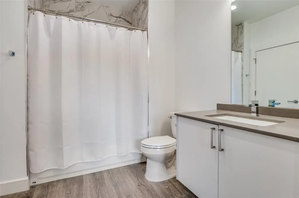 3880 Munger Avenue, #8