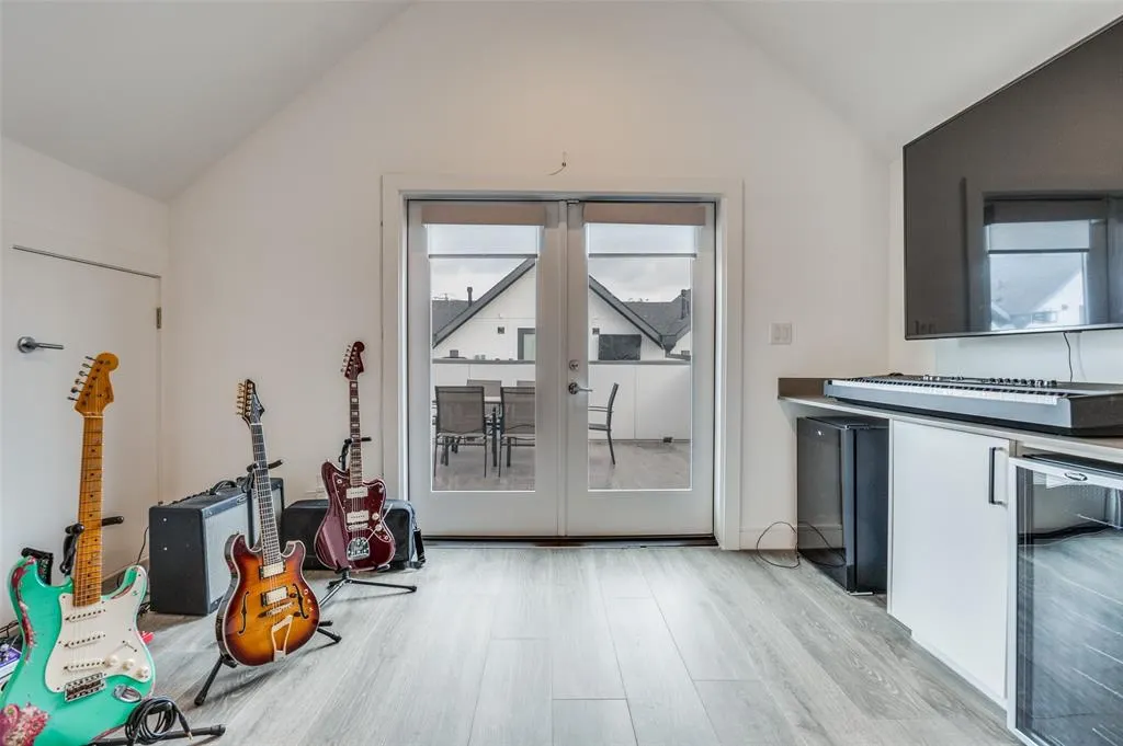 3880 Munger Avenue, #8