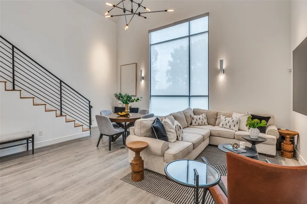 3880 Munger Avenue, #8