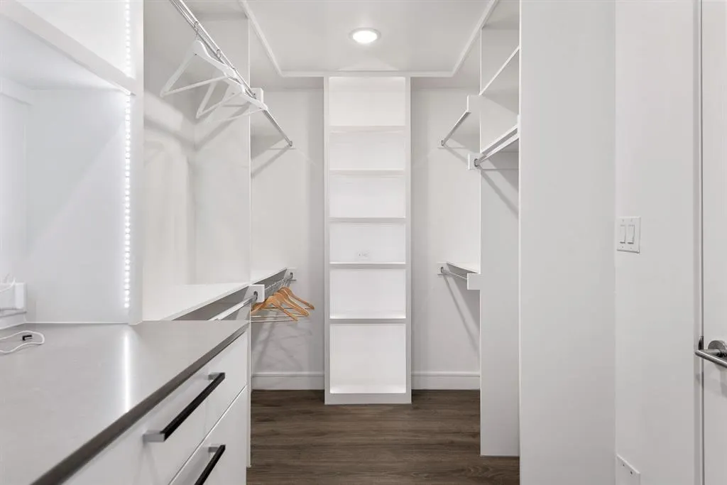 3880 Munger Avenue, #8