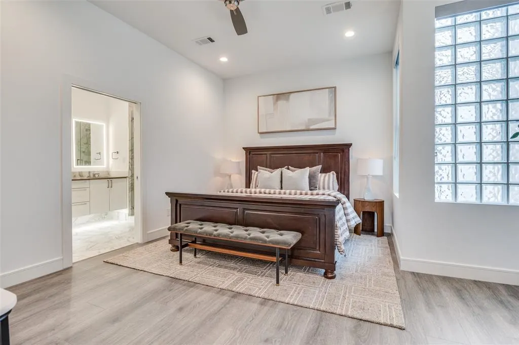 3880 Munger Avenue, #8