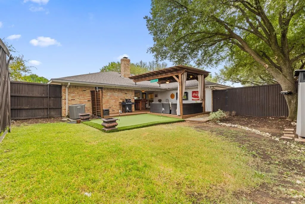 15935 Longvista Drive