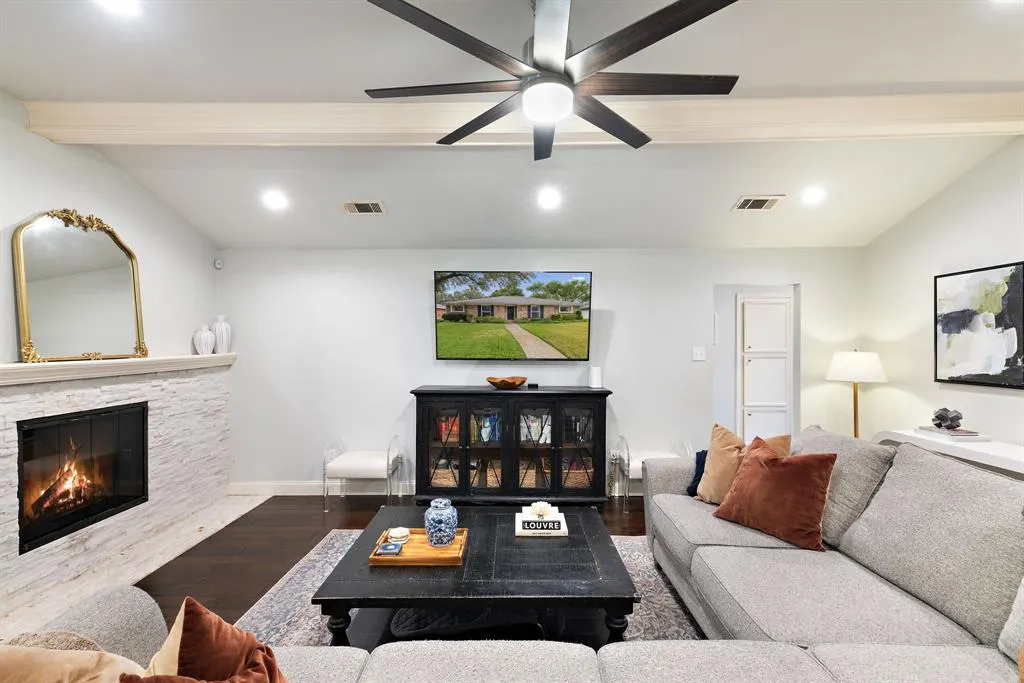 15935 Longvista Drive