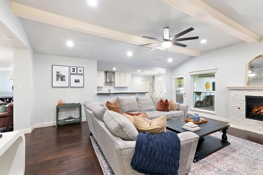 15935 Longvista Drive