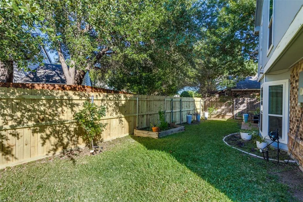 2825 Persimmons Court