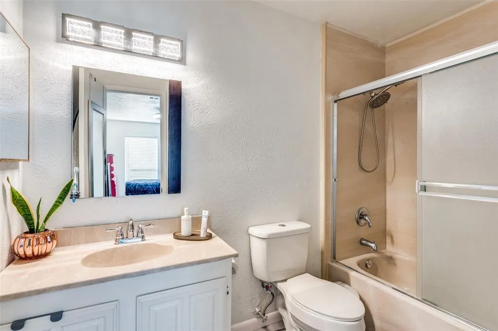 2825 Persimmons Court