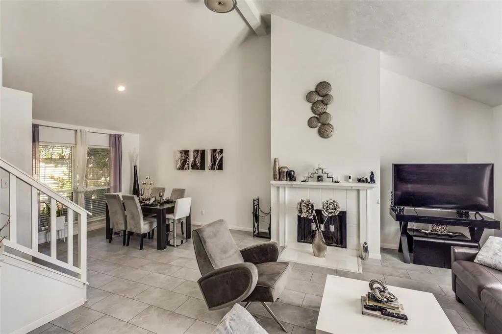 2825 Persimmons Court