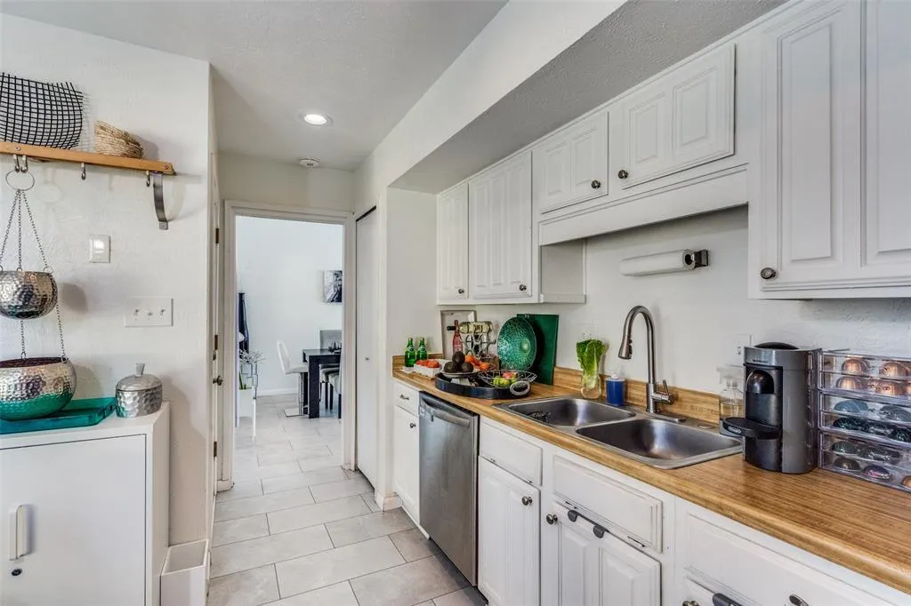 2825 Persimmons Court