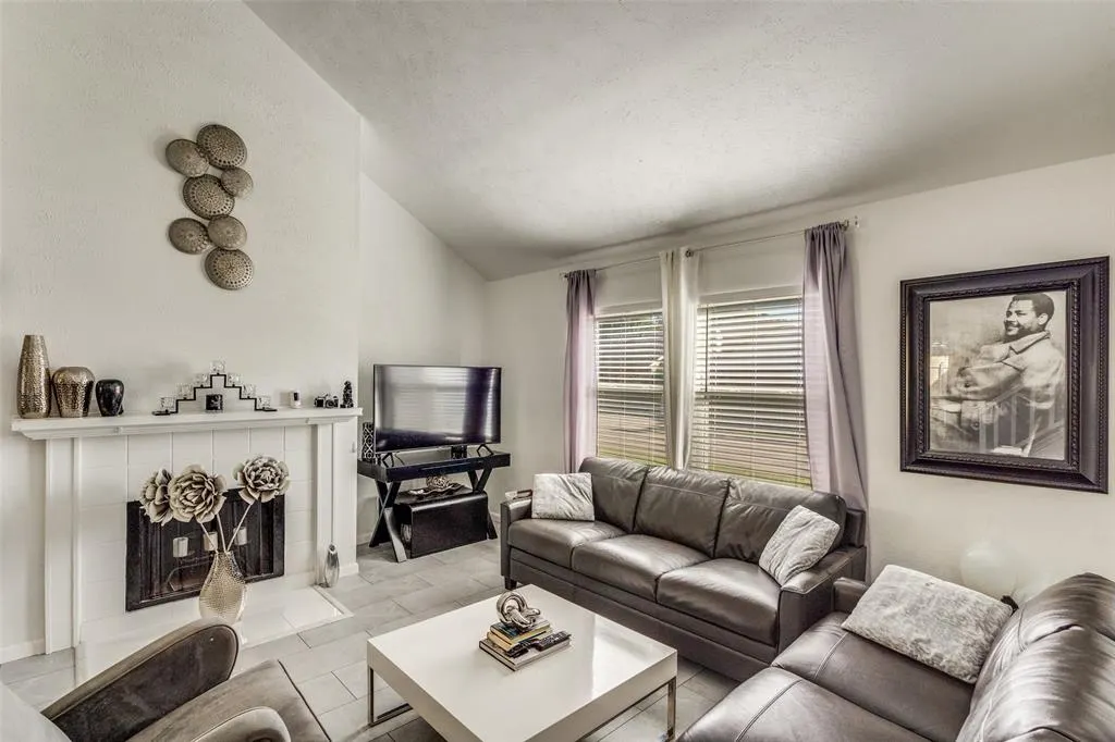 2825 Persimmons Court