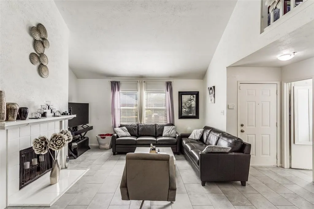 2825 Persimmons Court