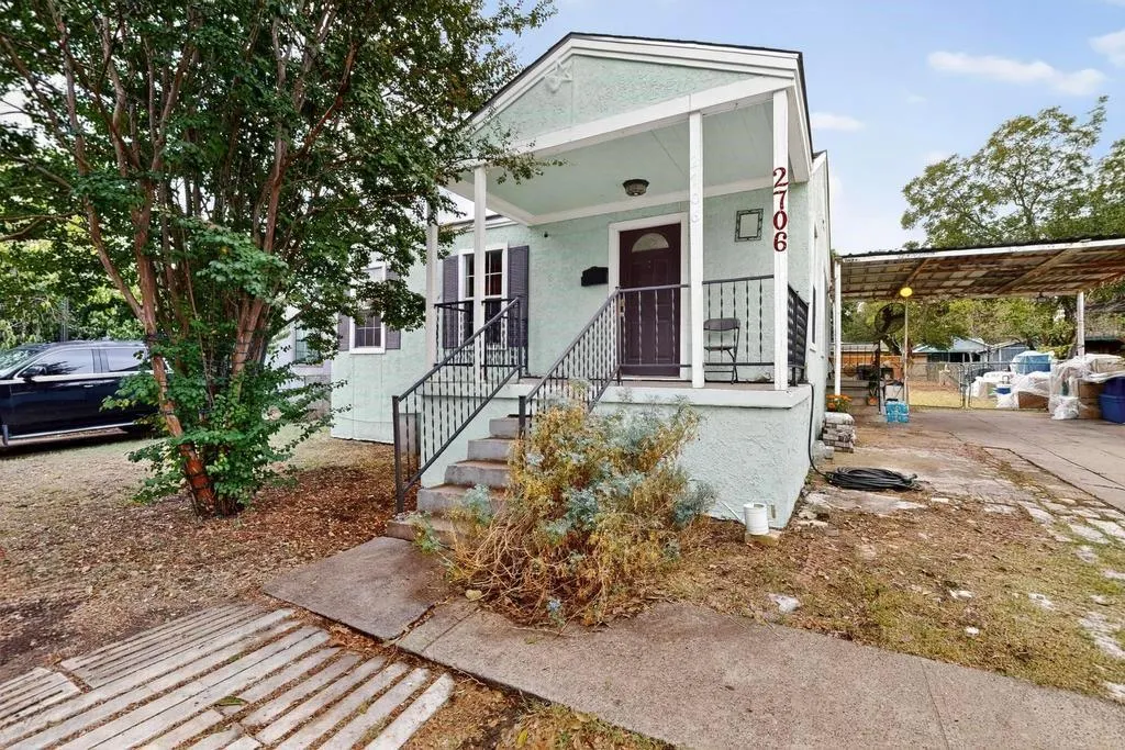 2706 Bentley Avenue