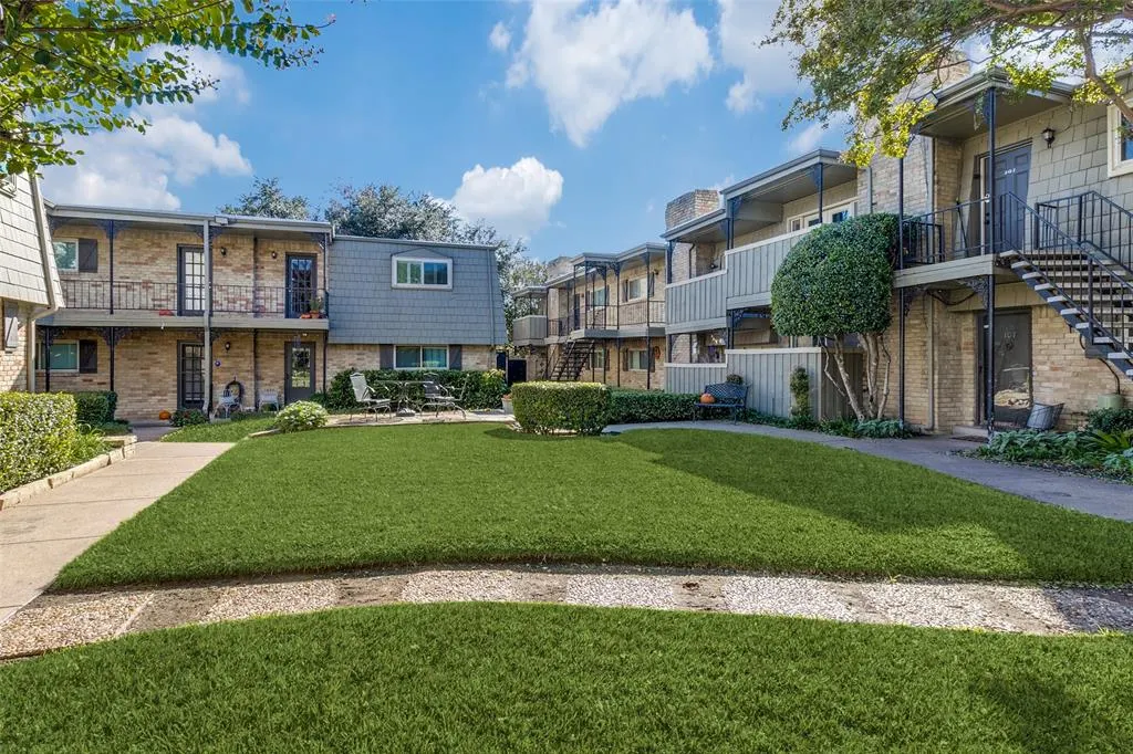 7705 Meadow Park Drive, #205