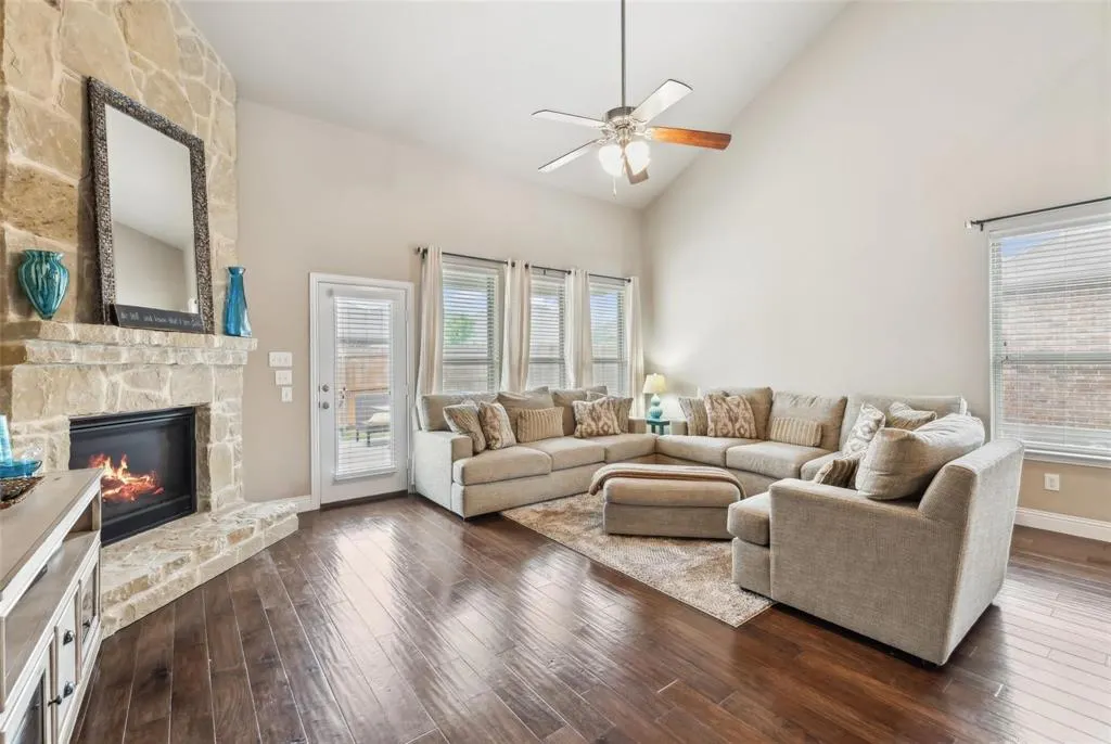 2612 Castle Creek Drive