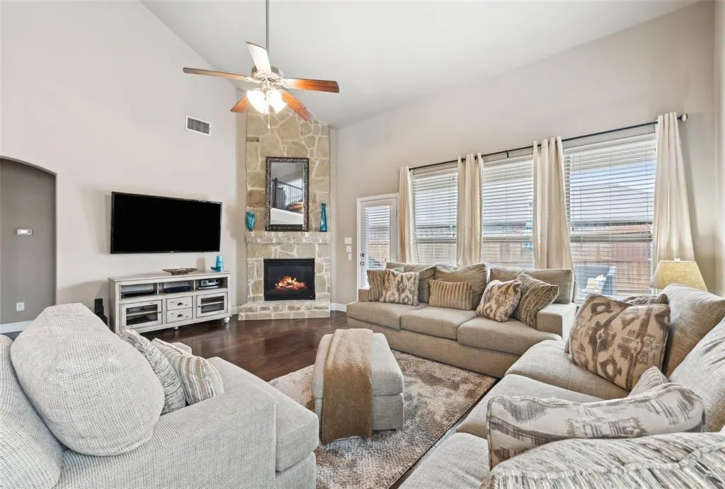 2612 Castle Creek Drive