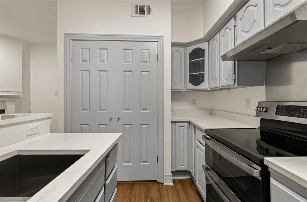 6318 Richmond Avenue, #4202