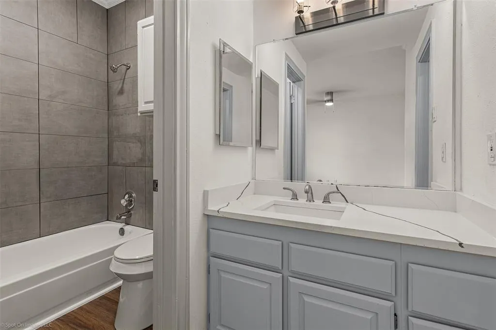 6318 Richmond Avenue, #4202