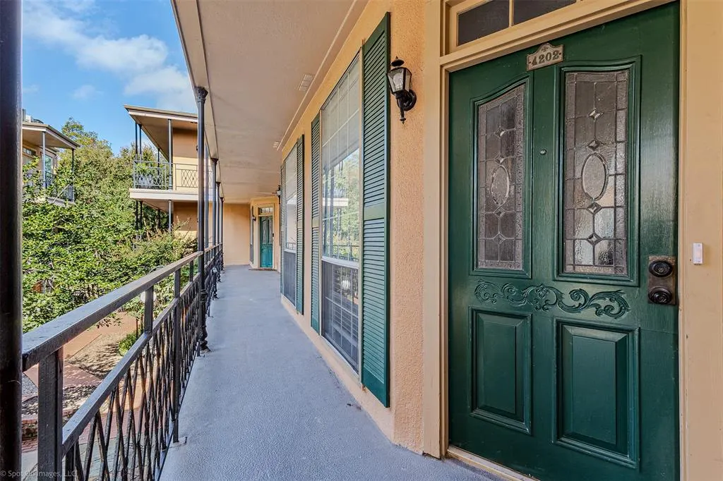 6318 Richmond Avenue, #4202