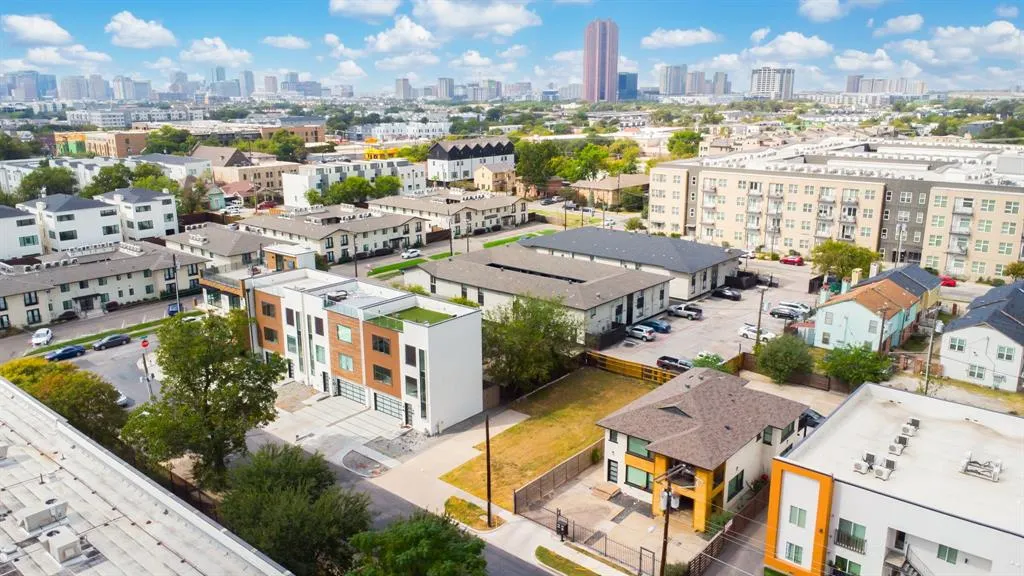 4593 Virginia Avenue