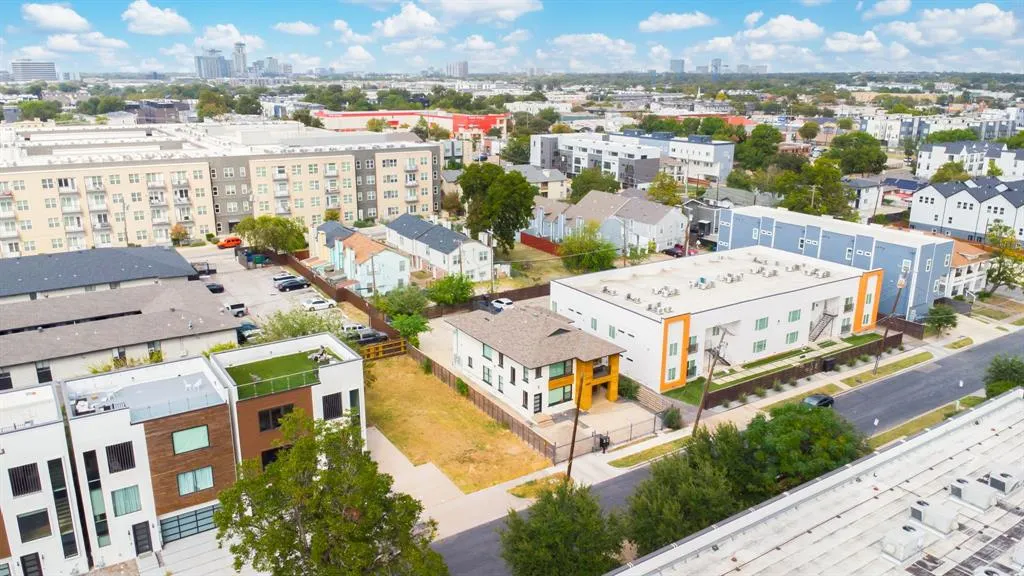 4593 Virginia Avenue