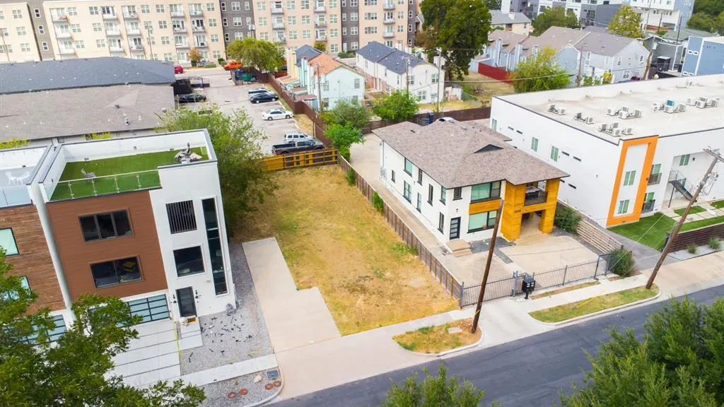 4593 Virginia Avenue