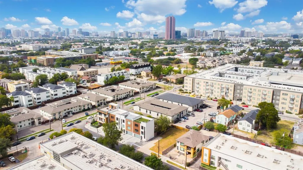 4593 Virginia Avenue