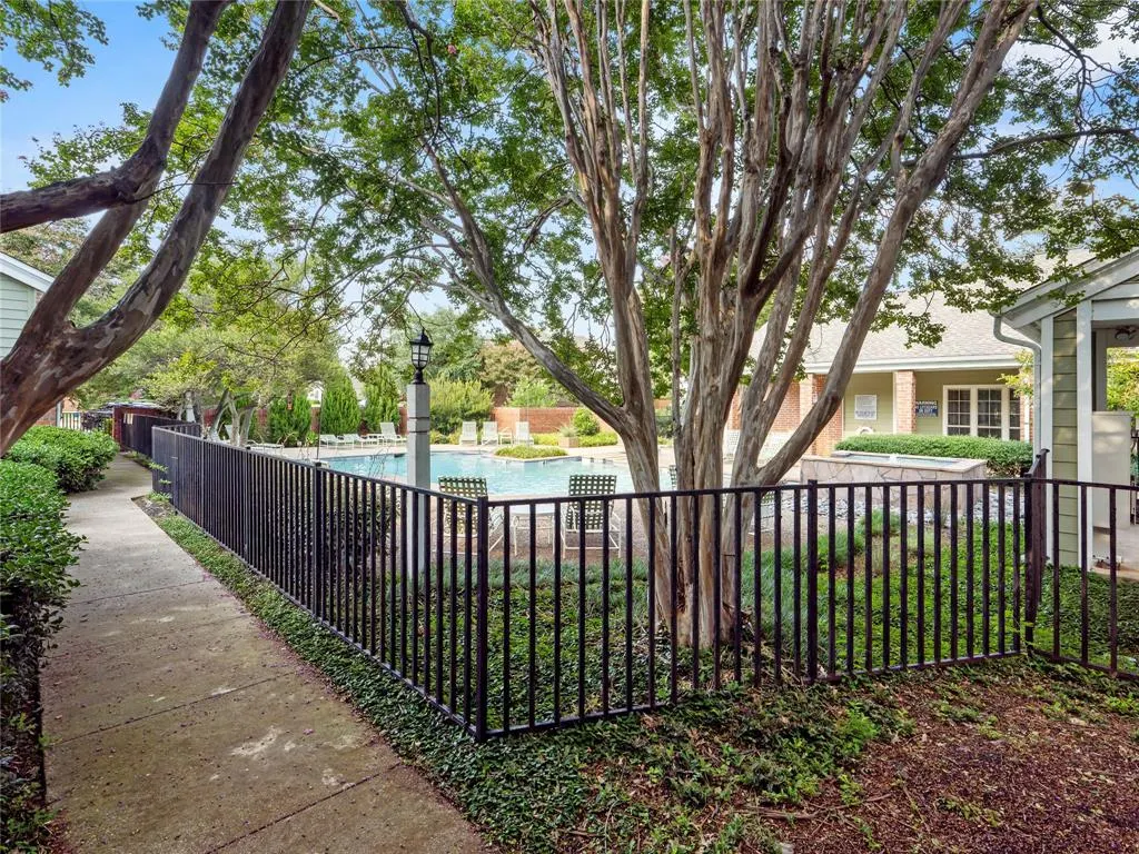 6220 Bentwood Trail, #205