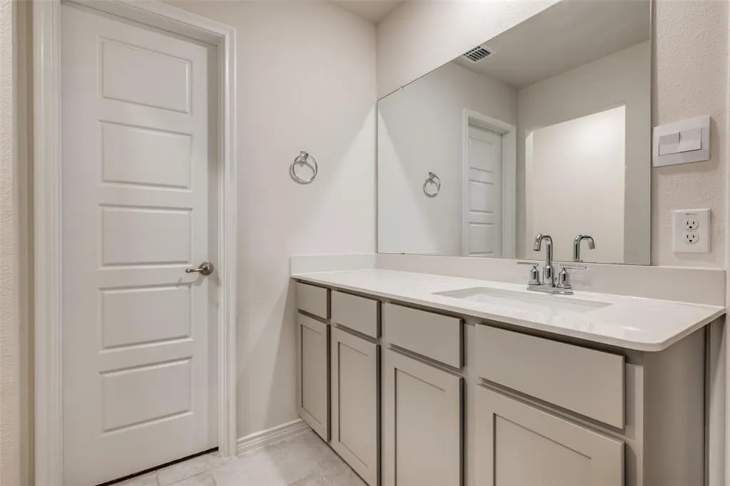 3915 Silver City Avenue