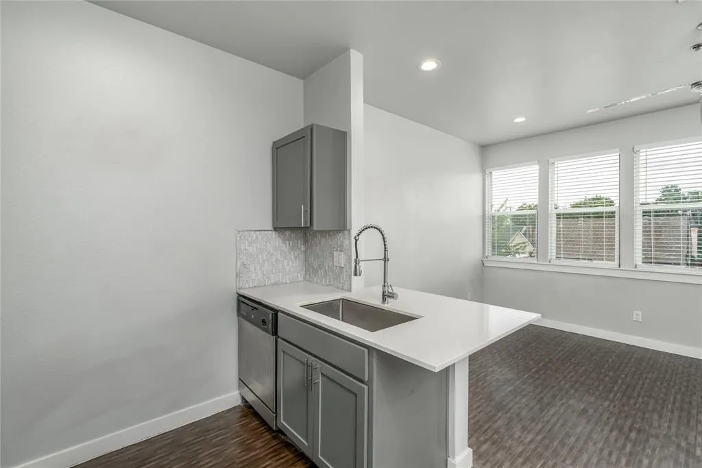 2330 Kirby Street, #6