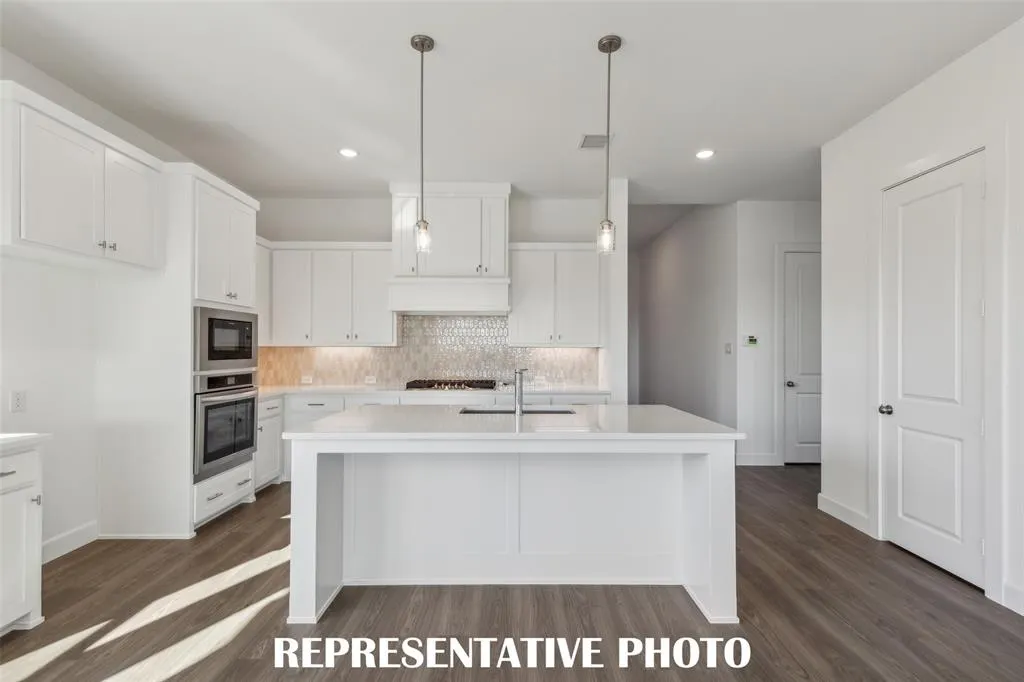 5617 Golden Sun Lane