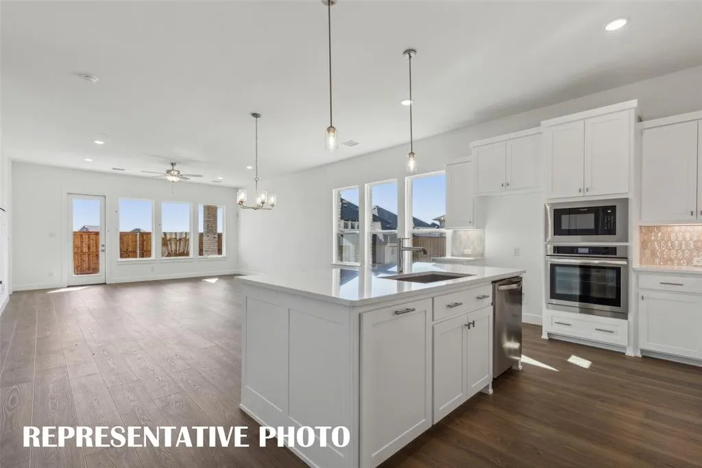 5617 Golden Sun Lane