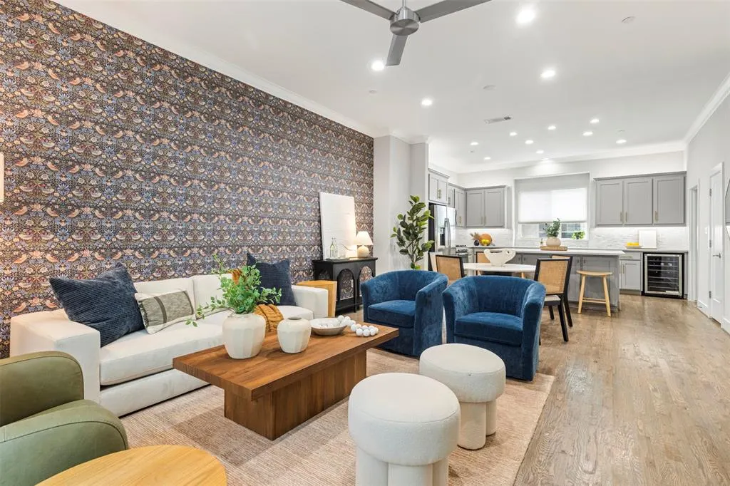 4906 Live Oak Street, #7