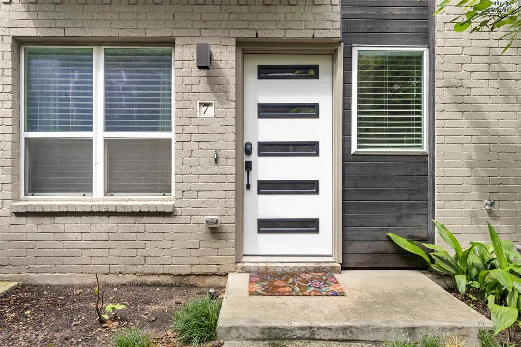 4906 Live Oak Street, #7