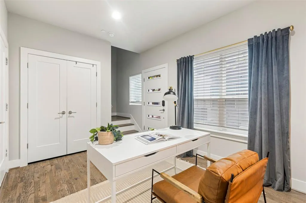 4906 Live Oak Street, #7