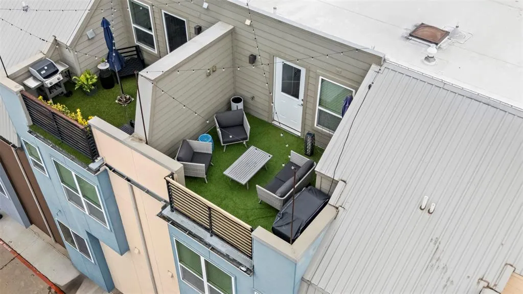 4906 Live Oak Street, #7