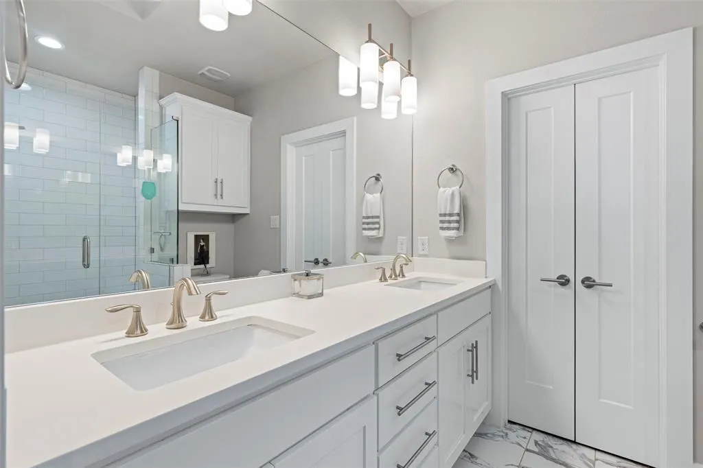 4906 Live Oak Street, #7