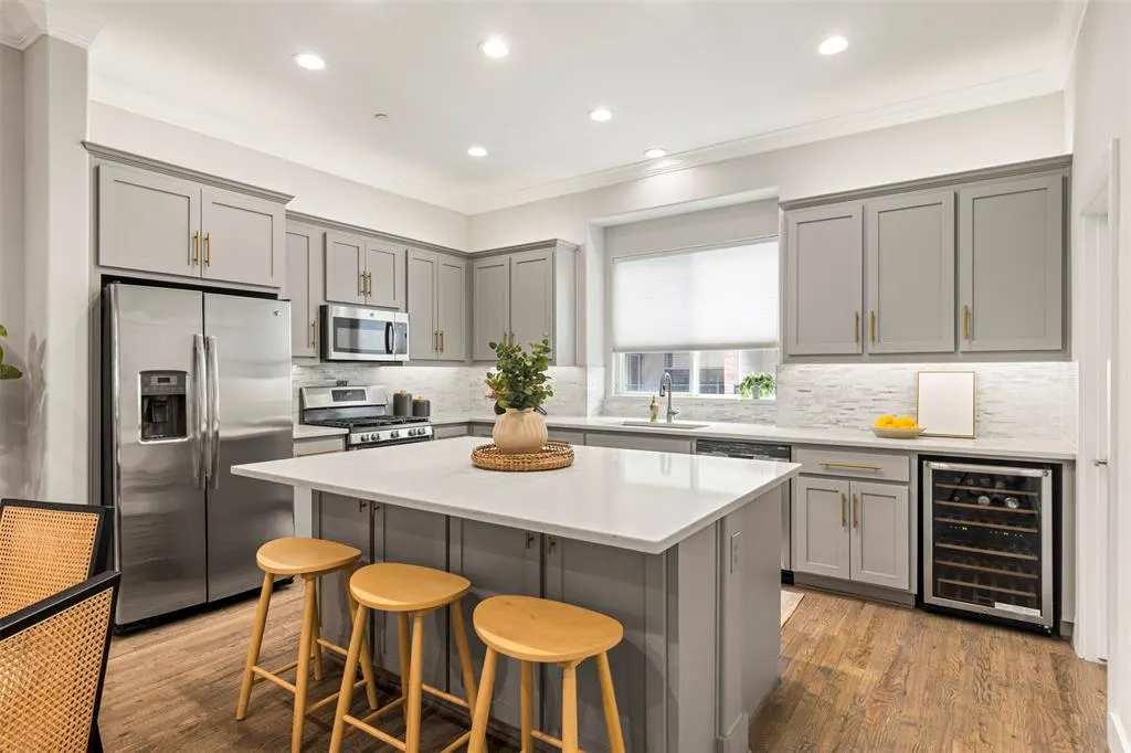 4906 Live Oak Street, #7