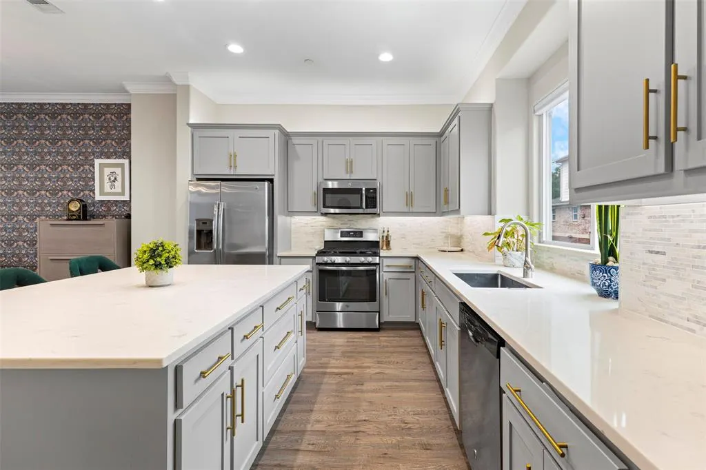 4906 Live Oak Street, #7