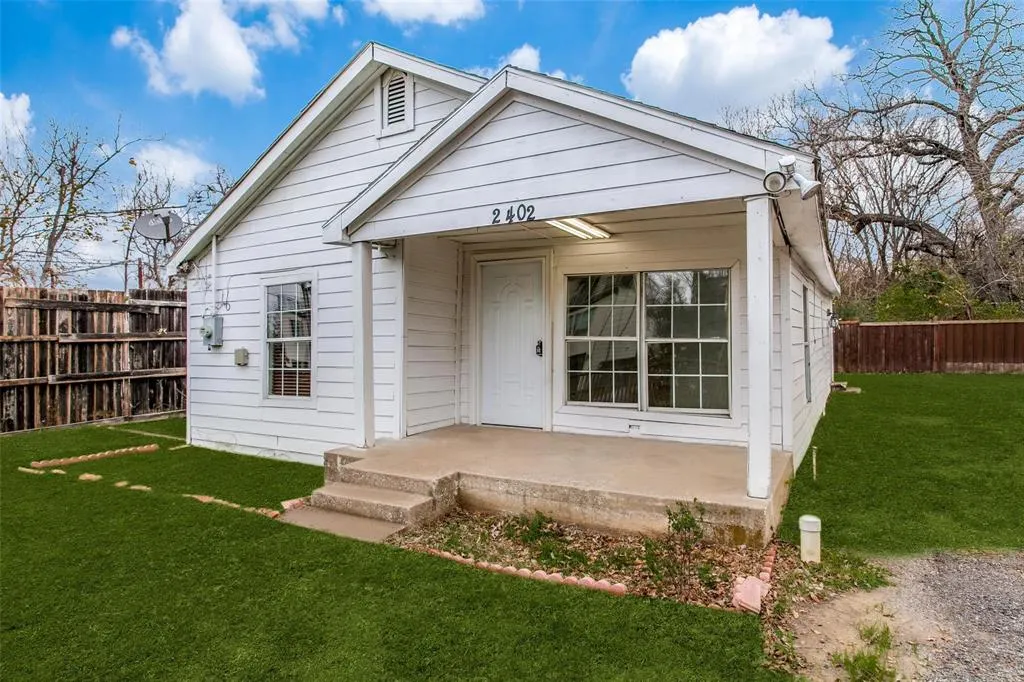 2402 N Winnetka Avenue