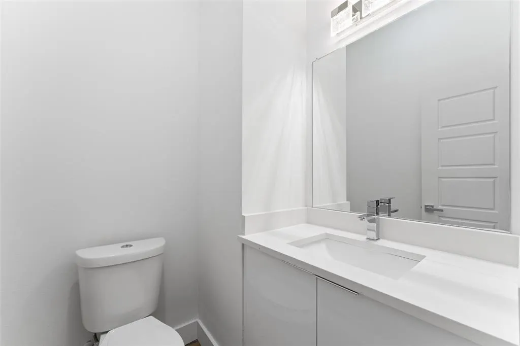 2513 Crossman Avenue