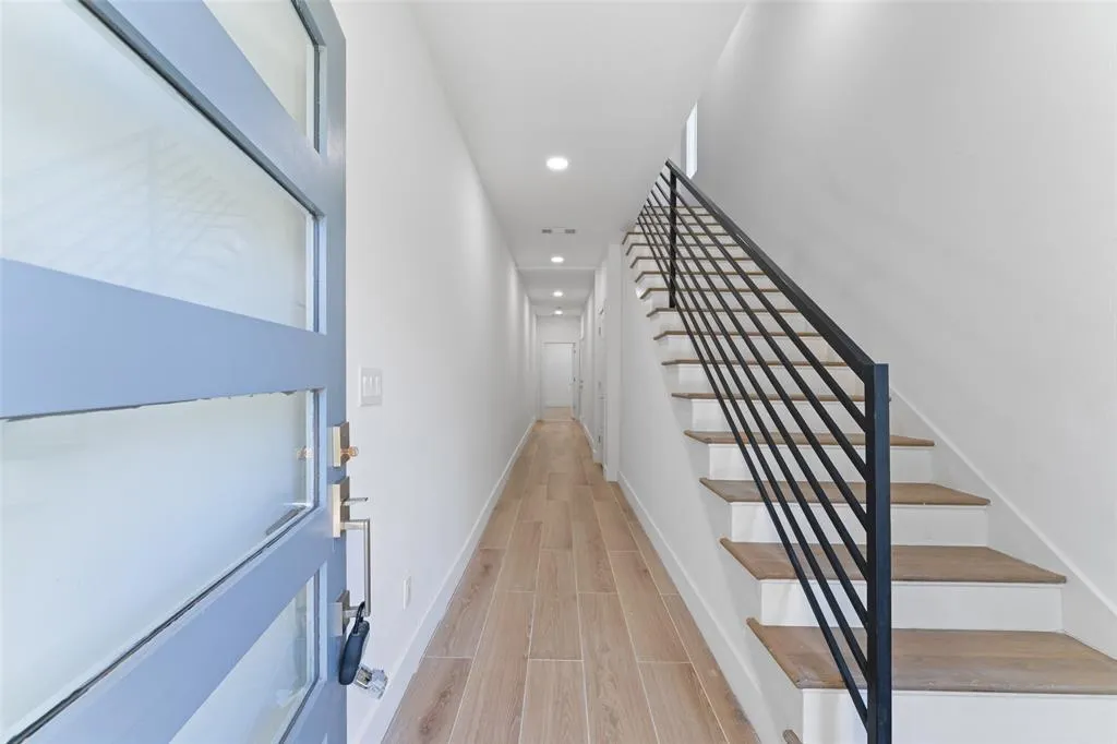 2513 Crossman Avenue