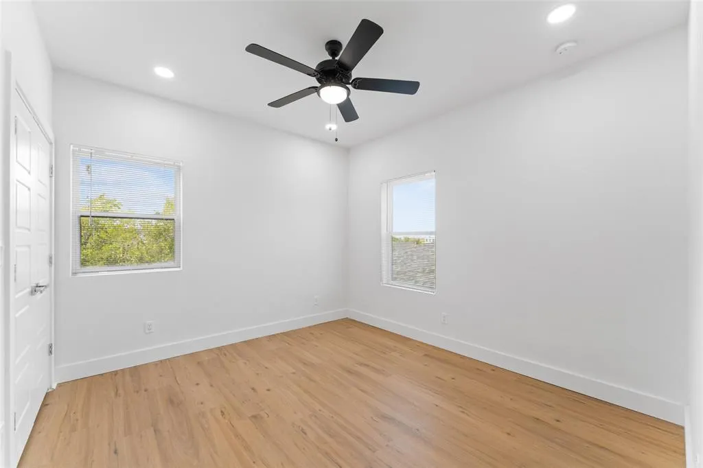 2513 Crossman Avenue