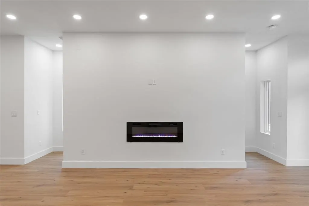 2513 Crossman Avenue