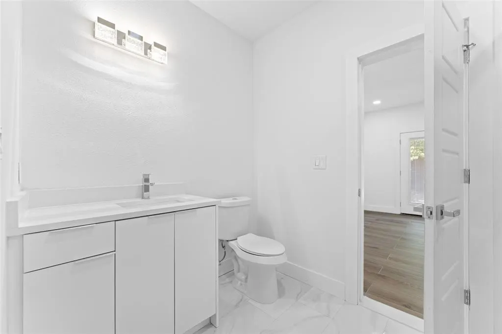 2513 Crossman Avenue