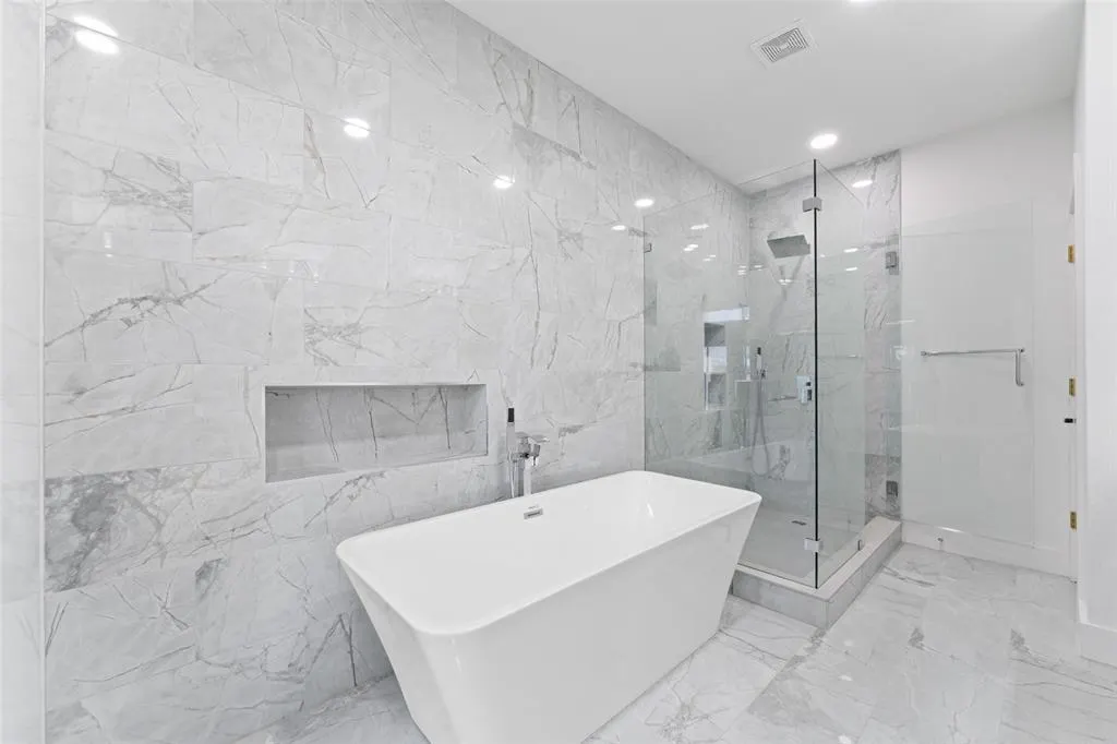 2513 Crossman Avenue