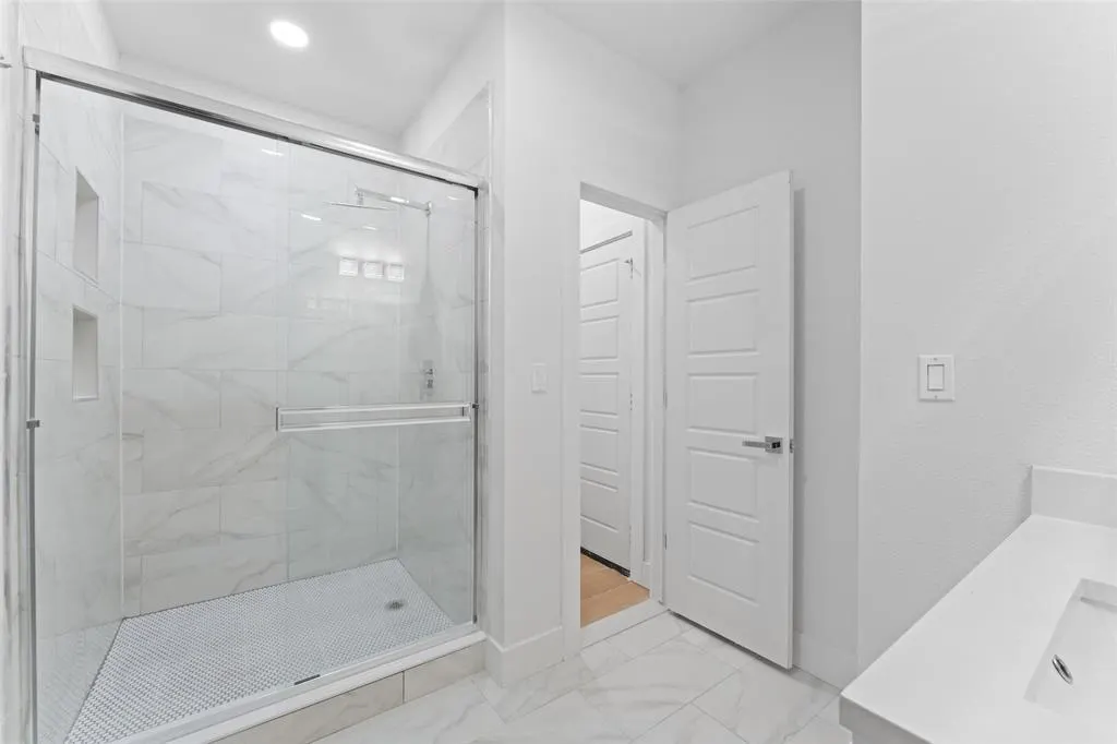 2513 Crossman Avenue