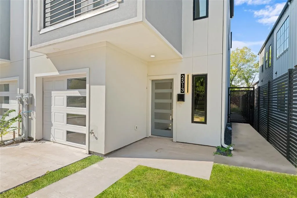 2513 Crossman Avenue