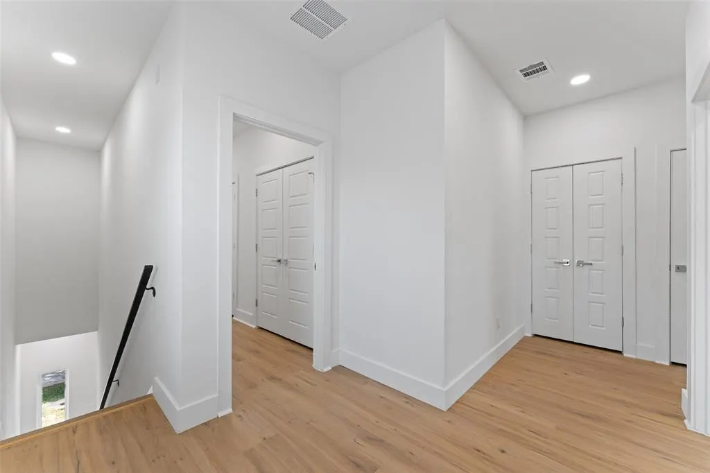 2513 Crossman Avenue