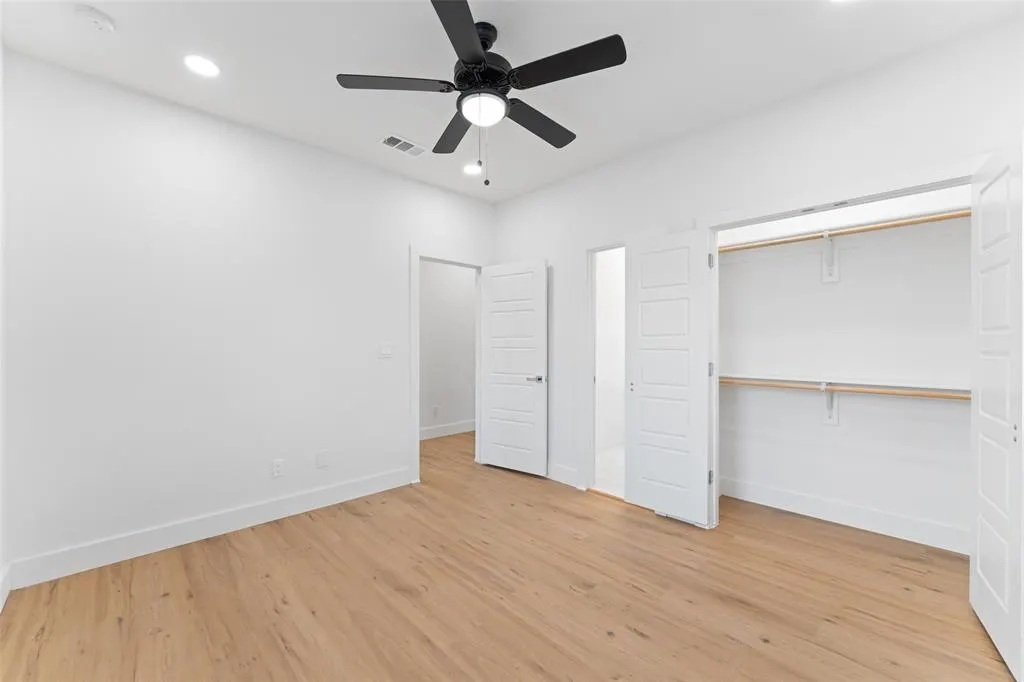 2513 Crossman Avenue