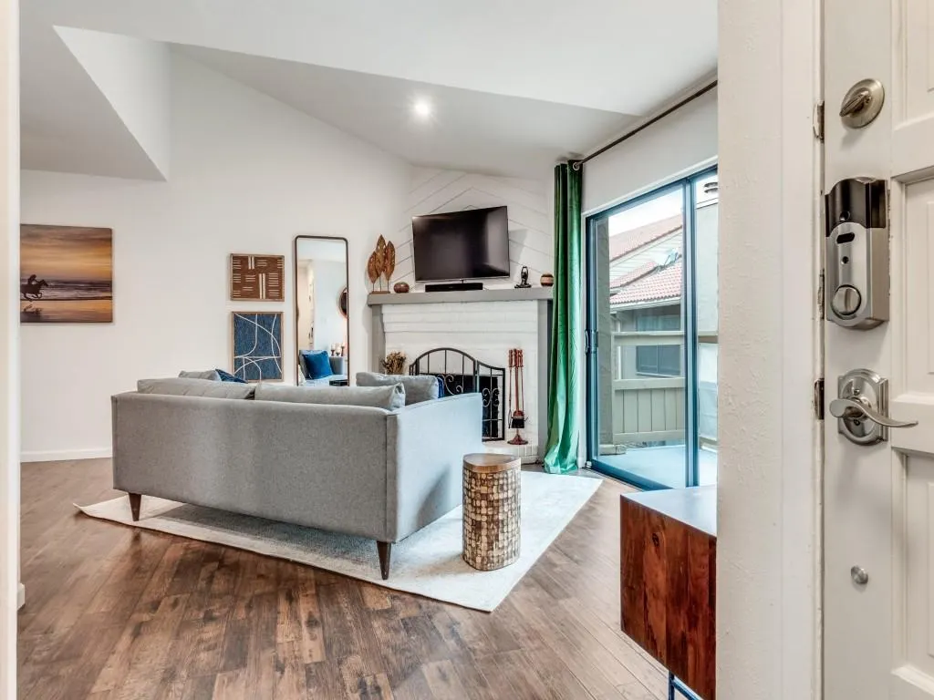 5200 Martel Avenue, #6Q