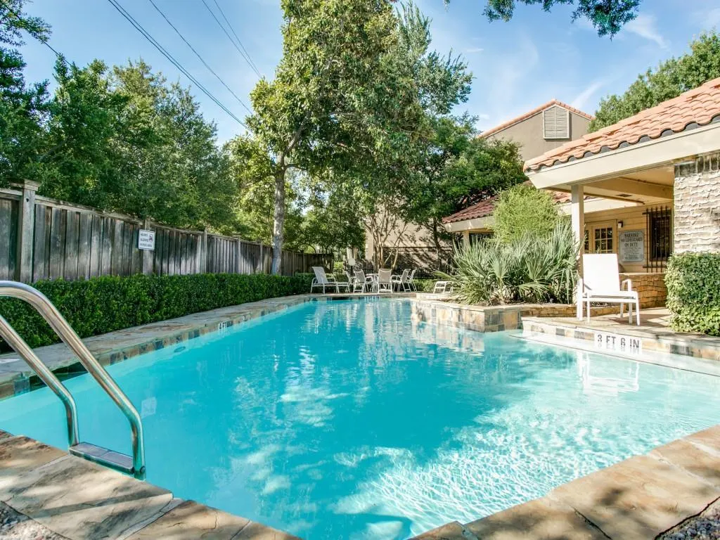 5200 Martel Avenue, #6Q